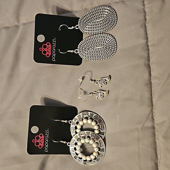 Paparazzi earrings - Picture 1 of 4